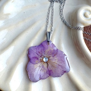 Pandantiv rasina Colier handmade cu hortensie mov - Artynos.ro