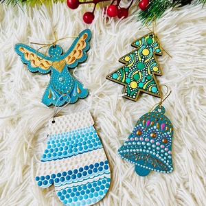 Set decoratiuni lemn Craciun -Pictat manual  6 - crăciun - decorațiuni de crăciun de casă - figurine pentru pomul de crăciun - Artynos.ro