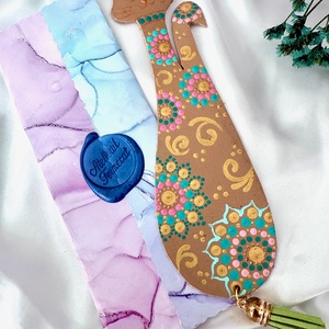 Semn de carte din piele naturala pictat manual Kitty Cat - cărți și creații cu tematică muzicală, cadouri - semn de carte - Artynos.ro