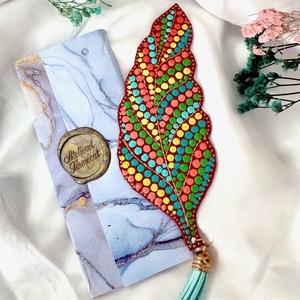 Semn de carte din piele pictat manual Frunza - cărți și creații cu tematică muzicală, cadouri - semn de carte - Artynos.ro