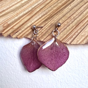 Cercei argint din rasina si si petale naturale de Hortensie  - bijuterii - cercei - cercei din rășină - Artynos.ro