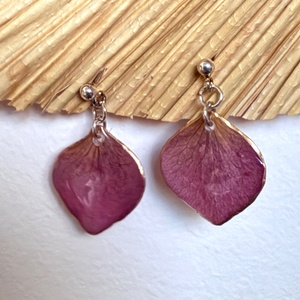 Cercei argint din rasina si si petale naturale de Hortensie  - bijuterii - cercei - cercei din rășină - Artynos.ro