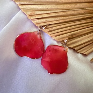 Cercei argint 925 din rasina si petale naturale de trandafir - bijuterii - cercei - cercei din rășină - Artynos.ro