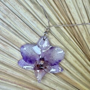 Pandantiv din argint si floare naturala orhidee in rasina - Artynos.ro