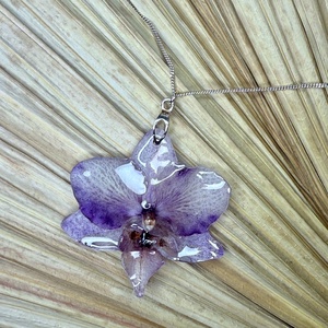 Pandantiv din argint si floare naturala orhidee in rasina - bijuterii - coliere - pandative - Artynos.ro