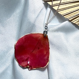 Pandantiv petala de trandafir cu montura argint 925, Bijuterii, Coliere, Pandative, Confectionarea bijuteriilor, ARTYNOS