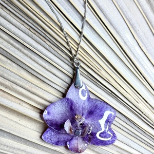 Pandantiv orhidee in rasina uv cu montura argint 925 - Artynos.ro