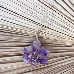 Pandantiv orhidee in rasina uv cu montura argint 925 - bijuterii - coliere - pandative - Artynos.ro