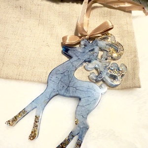 Ren Albastru cu Accente de Sclipici  Decor Elegant de Iarnă - crăciun - decorațiuni de crăciun de casă - globuri de crăciun - Artynos.ro