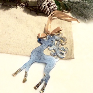 Ren Albastru cu Accente de Sclipici  Decor Elegant de Iarnă - crăciun - decorațiuni de crăciun de casă - globuri de crăciun - Artynos.ro