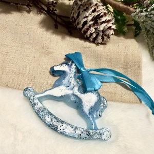 Căluț Balansoar din Rășină Albastru Înghețat - crăciun - decorațiuni de crăciun de casă - globuri de crăciun - Artynos.ro