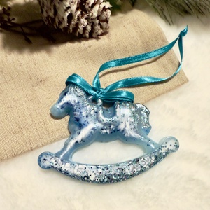 Căluț Balansoar din Rășină Albastru Înghețat - crăciun - decorațiuni de crăciun de casă - globuri de crăciun - Artynos.ro