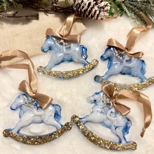 Căluț rasina cu Efect de Zăpadă  Ornament Handmade - crăciun - decorațiuni de crăciun de casă - globuri de crăciun - Artynos.ro