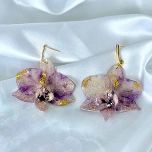 Cercei rasina cu orhidee mov, Bijuterii, Cercei, Cercei din rasina, Confectionarea bijuteriilor, ARTYNOS