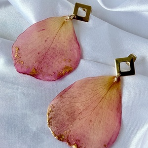 Cercei petale de trandafir roz si rasina - Artynos.ro