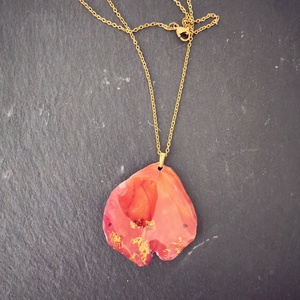 Pandantiv petala trandafir si rasina - bijuterii - coliere - pandative - Artynos.ro