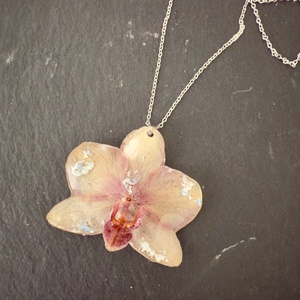 Colier orhidee naturala si rasina - Artynos.ro