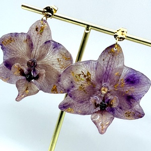 Cercei handmade din flori naturale de orhidee � unicat - bijuterii - cercei - cercei din rășină - Artynos.ro