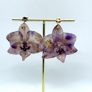 Cercei handmade din flori naturale de orhidee � unicat - bijuterii - cercei - cercei din rășină - Artynos.ro