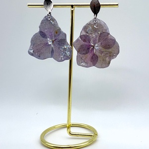 Cercei din flori naturale de hortensie � creație handmade - bijuterii - cercei - cercei din rășină - Artynos.ro