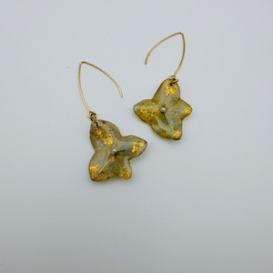 Cercei handmade din flori reale de hortensie � creatie delicata, Bijuterii, Cercei, Cercei din rasina, Aranjament de flori, Confectionarea bijuteriilor, ARTYNOS