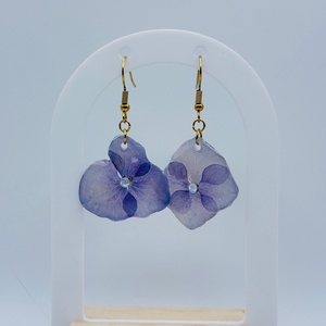 Cercei cu hortensie naturală � bijuterii handmade unicat - bijuterii - cercei - cercei din rășină - Artynos.ro