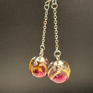 Cercei unicat cu boboc de trandafir real, conservati in rasina - Artynos.ro