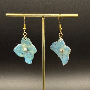 Cercei handmade inspirati din natura � hortensie reala in rasina, Bijuterii, Cercei, Cercei din rasina, Aranjament de flori, Confectionarea bijuteriilor, ARTYNOS