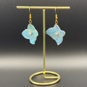 Cercei handmade inspirați din natură � hortensie reală în rășină - bijuterii - cercei - cercei din rășină - Artynos.ro