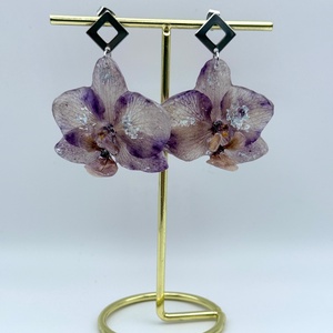 Cercei handmade inspirati din natura � hortensie naturala in rasina - Artynos.ro