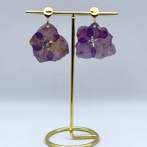 Cercei hortensie mov in rasina � eleganta naturala - Artynos.ro