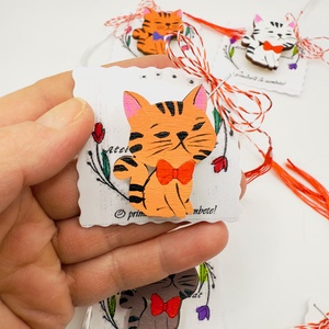 Mărțișor broșă pisicuță pictată manual pe lemn - bijuterii - mărțișor - Artynos.ro