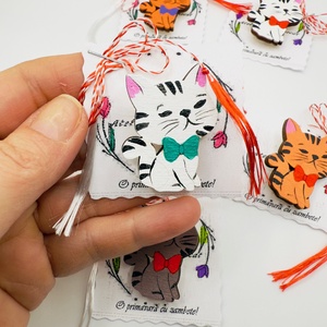 Martisor brosa pisicuta pictata manual pe lemn, Bijuterii, Martisor, Pictura, Obiecte pictate, ARTYNOS