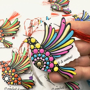 Mărțișor broșă porumbel pictat manual pe lemn � handmade - bijuterii - mărțișor - Artynos.ro