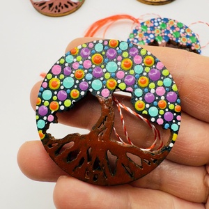 Broșă Mărțișor copacul vietii � pictură decorativă pe lemn - bijuterii - mărțișor - Artynos.ro