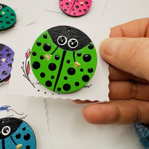 Broșă Mărțișor gargarita  � pictată manual pe lemn - bijuterii - mărțișor - Artynos.ro