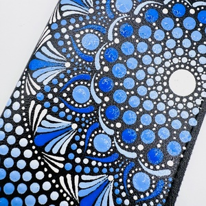 Etui ochelari pictat manual � Mandală albastru regal  - genți și portofele - portofele, huse, suporturi - suport de ochelari - Artynos.ro