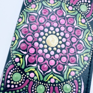 Etui ochelari pictat manual � Mandală florală roz și verde - genți și portofele - portofele, huse, suporturi - suport de ochelari - Artynos.ro