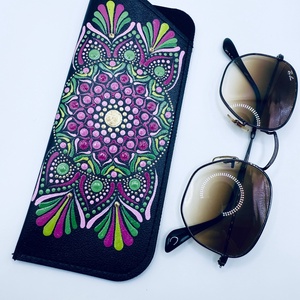 Etui ochelari pictat manual � Mandala florala roz si verde, Genti si portofele, Portofele, huse, suporturi, Suport de ochelari, Obiecte pictate, Pictura, ARTYNOS