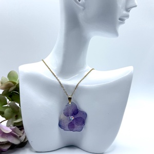 Pandantiv rasina Colier handmade cu hortensie mov, Bijuterii, Coliere, Pandative, Confectionarea bijuteriilor, ARTYNOS