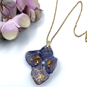 Pandantiv Floral cu Hortensie Naturală � Rășină UV si Oțel Inoxidabil  - bijuterii - coliere - pandative - Artynos.ro