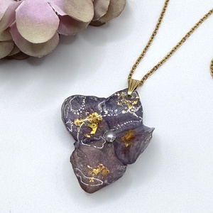 Pandantiv Floral cu Hortensie Naturală � Rășină UV si Oțel Inoxidabil  - bijuterii - coliere - pandative - Artynos.ro