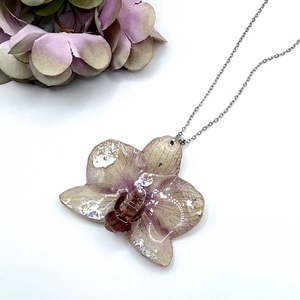 Colier orhidee naturala si rasina - bijuterii - coliere - pandative - Artynos.ro