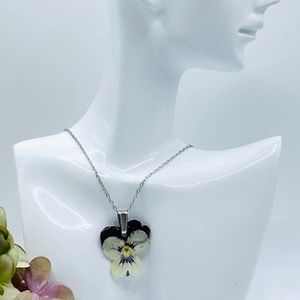 Pandantiv Floral cu Panseluță Naturală � Bijuterie lucrata manual - bijuterii - coliere - pandative - Artynos.ro