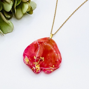 Pandantiv petala trandafir si rasina uv , Bijuterii, Coliere, Pandative, Confectionarea bijuteriilor, ARTYNOS