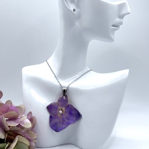 Pandantiv Hortensie naturala si rasina - mov - bijuterii - coliere - pandative - Artynos.ro