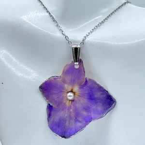 Pandantiv Hortensie naturala si rasina - mov - bijuterii - coliere - pandative - Artynos.ro