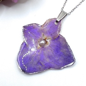 Pandantiv Hortensie naturala si rasina - mov - bijuterii - coliere - pandative - Artynos.ro