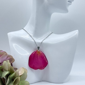 Pandantiv Artistic cu Petale de Trandafir Natural  - bijuterii - coliere - pandative - Artynos.ro