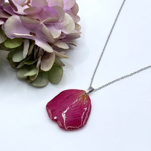 Pandantiv Artistic cu Petale de Trandafir Natural  - bijuterii - coliere - pandative - Artynos.ro